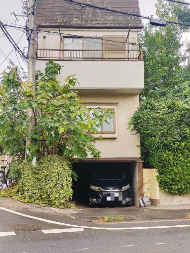 a car is parked inside of a garage at 福島小月 in Niiza
