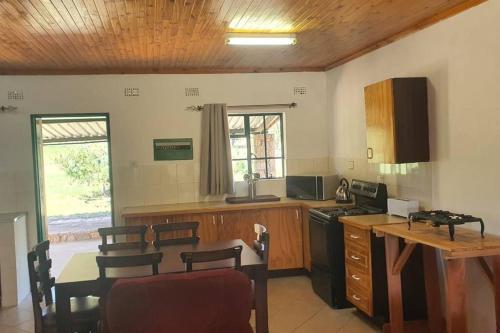 Nhà bếp/bếp nhỏ tại Windy Ridge Cottage