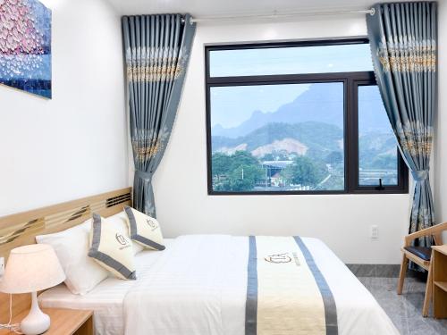 Pemandangan gunung umum atau pemandangan gunung yang diambil dari hotel
