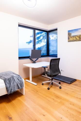 Villa Rose close to Vienna & Airportにあるテレビまたはエンターテインメントセンター