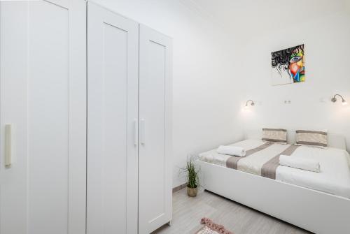 Posteľ alebo postele v izbe v ubytovaní Real Apartments Kertész II.