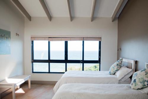 Ένα ή περισσότερα κρεβάτια σε δωμάτιο στο Cliff's Edge Farmhouse