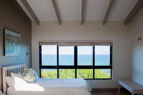 Ένα ή περισσότερα κρεβάτια σε δωμάτιο στο Cliff's Edge Farmhouse