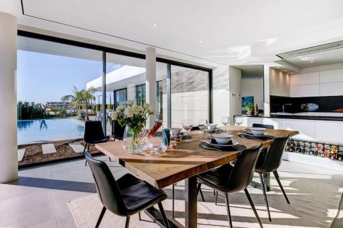 Villa 2 Rua das Palmas - Luxurious, Stylish & Modern