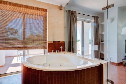 Casa Ninho - Spacious 5 bedroom villa