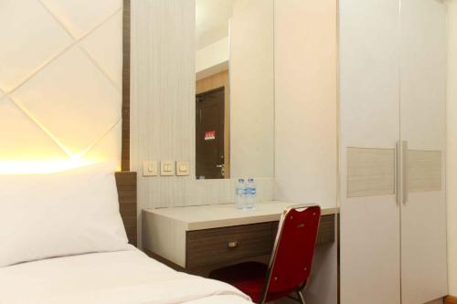 Katil atau katil-katil dalam bilik di Comfort Studio Apartment at Metropark Condominium Jababeka By Travelio