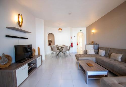102 Hibiscus Monte Dourado - Deluxe Apartment with Private Deck