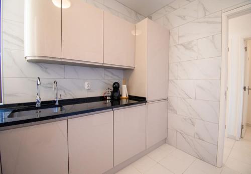 102 Hibiscus Monte Dourado - Deluxe Apartment with Private Deck