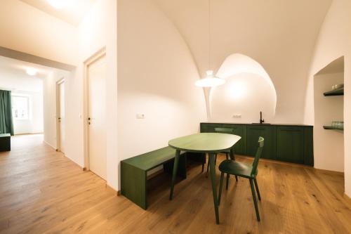 a kitchen and dining room with a table and chairs at Casa Fellin Guesthouse in Vipiteno