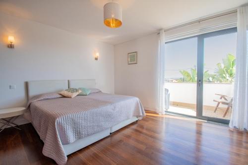 Casa Madeira - Spacious 4-Bedroom Villa with Private Pool