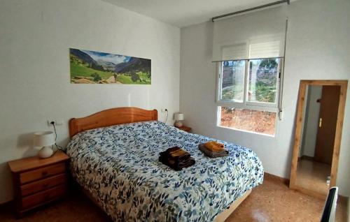 a bedroom with a bed and a window at Apartamento Montanejos in Montanejos