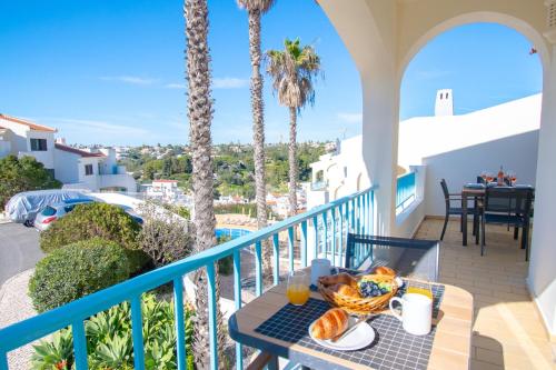 99B Hibiscus - Spacious 2-Bedroom Apartment with Pool Views