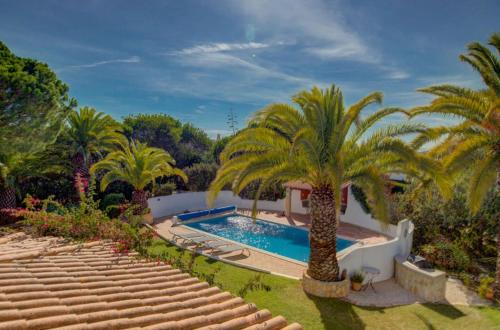Villa Barlavento - Stunning 4-Bedroom Villa with Tennis Court