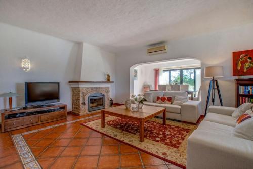 Villa Barlavento - Stunning 4-Bedroom Villa with Tennis Court