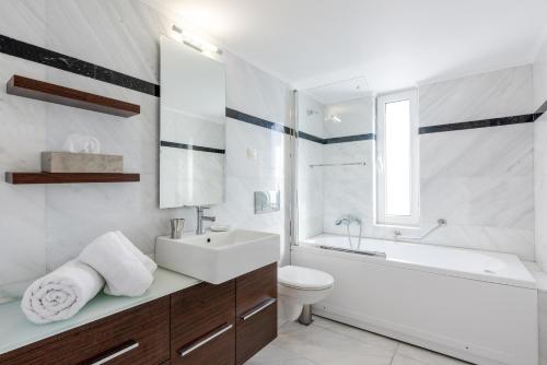 Elegant & Roomy 3-Bedroom Apartment in the Heart of Glyfada