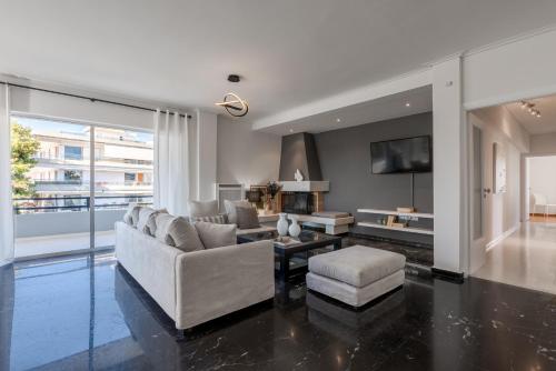 Elegant & Roomy 3-Bedroom Apartment in the Heart of Glyfada
