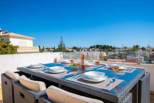 Casa Filipa Full house - Spacious Villa with Private Pool & Jacuzzi