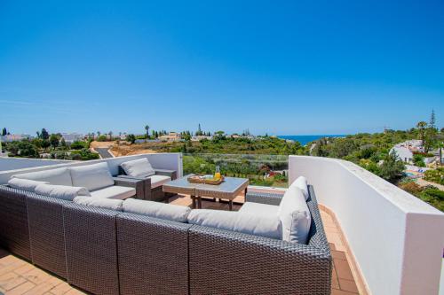 Casa Mel - Stylish 3-Bed Townhouse with Pool