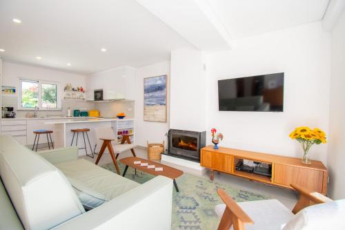 Casa Colmeia - Charming 2-Bedroom Cottage