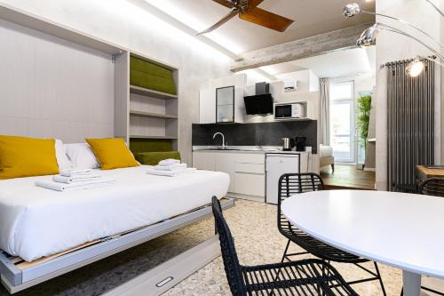 New Modern in Trastevere with Garden