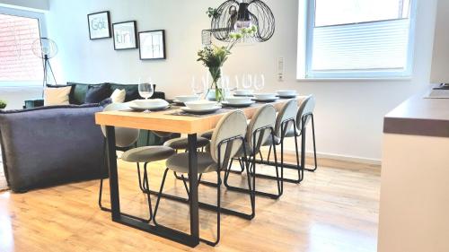 a dining room table with chairs and wine glasses at Top Wohnung in Göttingen in Göttingen