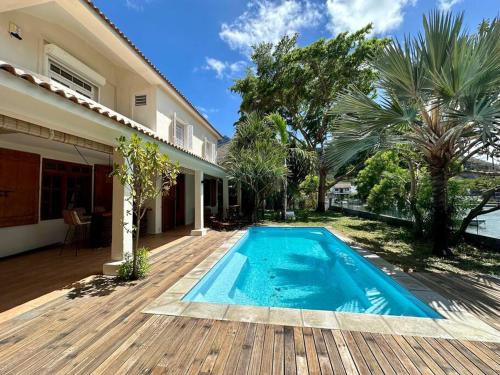 Swimmingpoolen hos eller tæt på River Haven