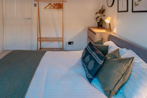 Calm Cosy House with Beautiful Riverside Walk to Centre photo 6