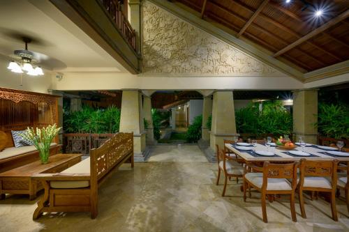 Ruang duduk di Villa Deh Simba at Oberoi