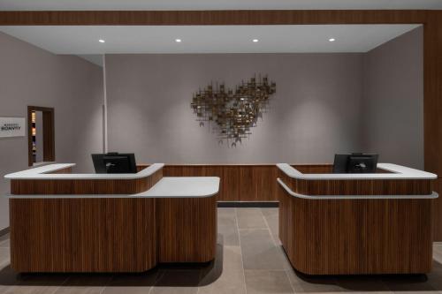 a lobby with a heart on the wall at Courtyard by Marriott Reno Sparks in Clark