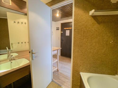Studio mezzanine près des pistes, balcon, animaux admis