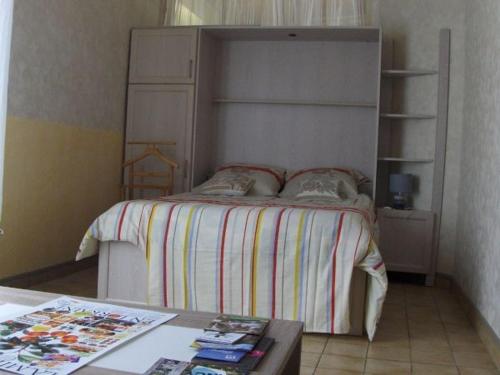 Postel nebo postele na pokoji v ubytování Studio cosy à Nancy, proche centre, wifi inclus - FR-1-584-333