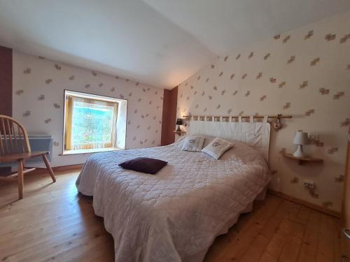 Postel nebo postele na pokoji v ubytování Gîte confortable près de Gérardmer avec terrasse et accueil chaleureux - FR-1-589-676