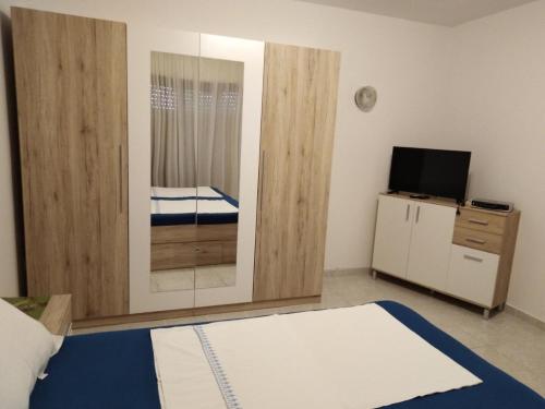 Apartments Tomy