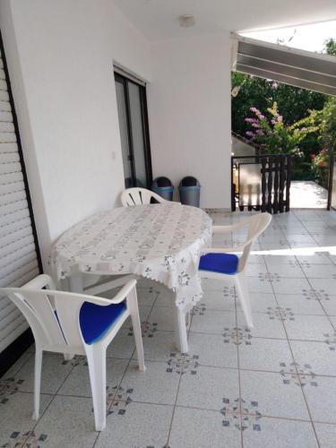 Apartments Tomy