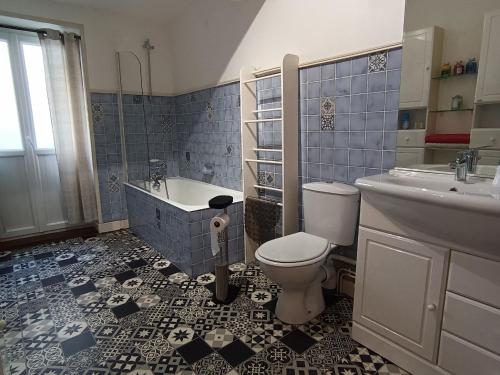 a bathroom with a toilet and a tub and a sink at Maison médiévale en Berry avec cour privative et tout inclus - FR-1-591-643 in Saint-Benoît-du-Sault