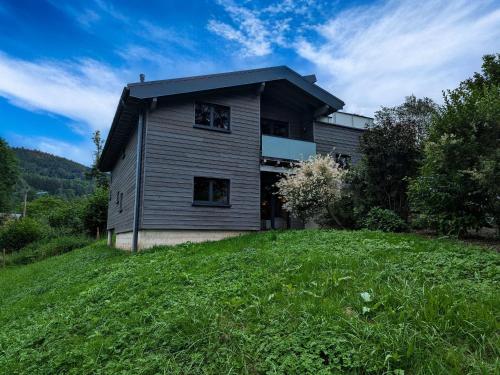 Villa spacieuse avec spa et billard, WiFi, parking privé - FR-1-589-698