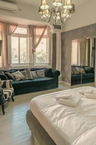 Postel nebo postele na pokoji v ubytování Sliema Central Iprime Suites