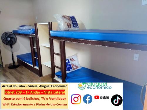 a bunk bed in a dorm room with blue sheets at Arraial do Cabo – Subuai Village - Aluguel Econômico in Arraial do Cabo