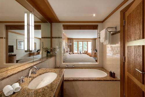 Koupelna v ubytování Grand Hotel Kronenhof