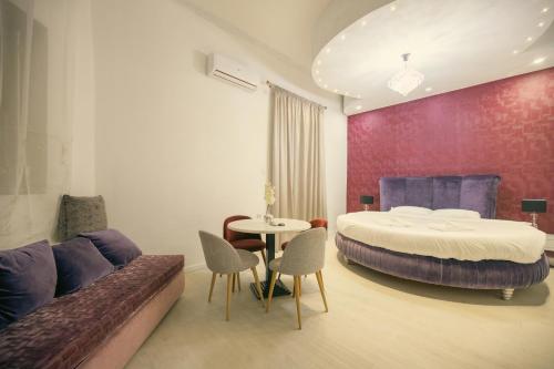Postel nebo postele na pokoji v ubytování Sliema Central Iprime Suites