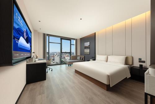 Μια τηλεόραση ή/και κέντρο ψυχαγωγίας στο Atour Hotel Neijiang North Railway Station Chuanhua Plaza