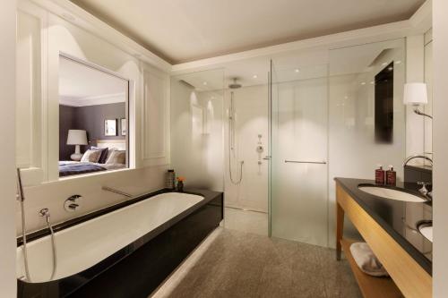 Koupelna v ubytování Grand Hotel Kronenhof