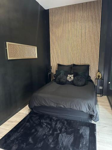 Photo de la galerie de l'établissement Love room avec Jacuzzi by Villa Queen Marseille, à Marseille