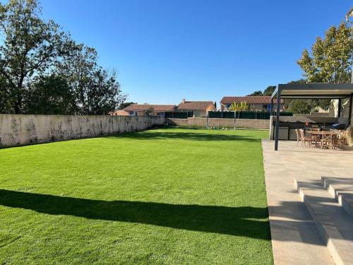 Photo de la galerie de l'établissement Love room avec Jacuzzi by Villa Queen Marseille, à Marseille