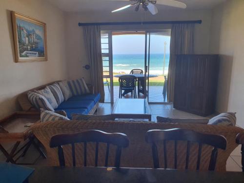 Ruang duduk di 3 Marina Palms, Woodgrange-on-sea