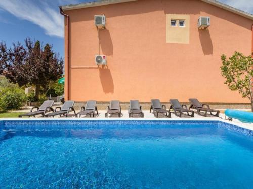 Family Frendly Holiday Home with Pool