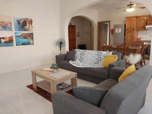 Posezení v ubytování Nr41 Holiday Apartment - Close to Village Centre, Promenade, Shops & Restaurants