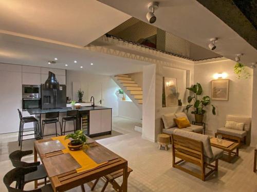 Maison Moderne avec Piscine