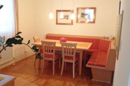 a dining room with a table and chairs and a couch at Beerenthal in Karnberg