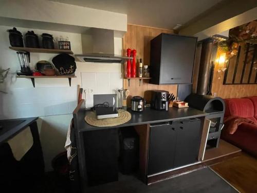 Cucina o angolo cottura di Maison familiale avec terrasse à Vieille-Brioude